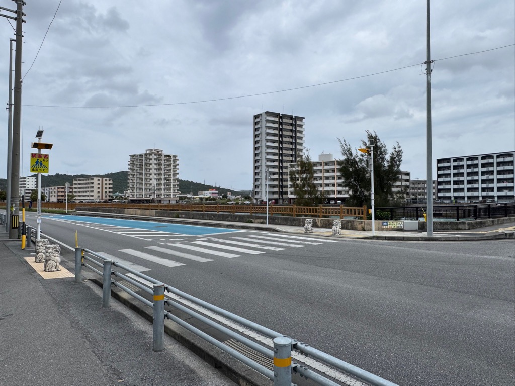 くじら橋横断者注意喚起灯